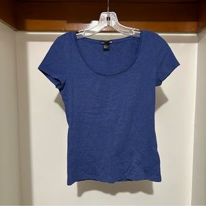 H&M women’s blue scoop neck size small tshirt